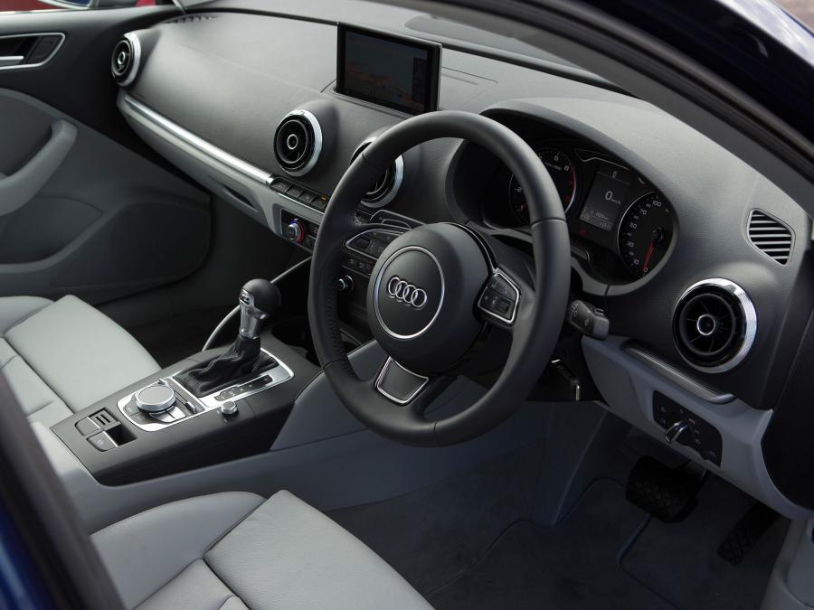 Торпедо Audi A3 Sedan 1.8 T (8V) 2013 года  (AU) (фото 5 из 15)